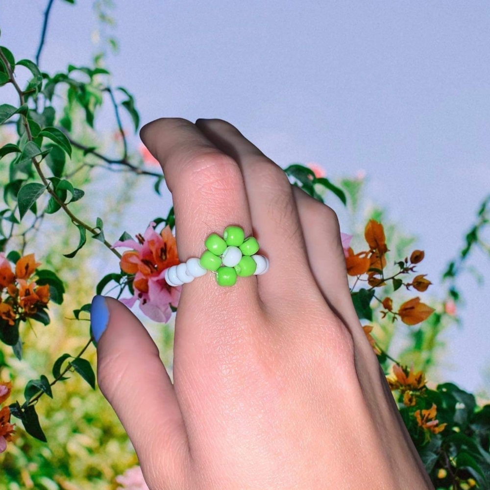 Green flower ring - Picture 2 of 2
